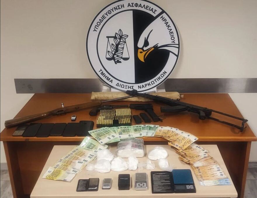 Κτηνοτρόφοι με καλάσνικοφ και εκρηκτικά έθαψαν βαρέλια με κοκαΐνη