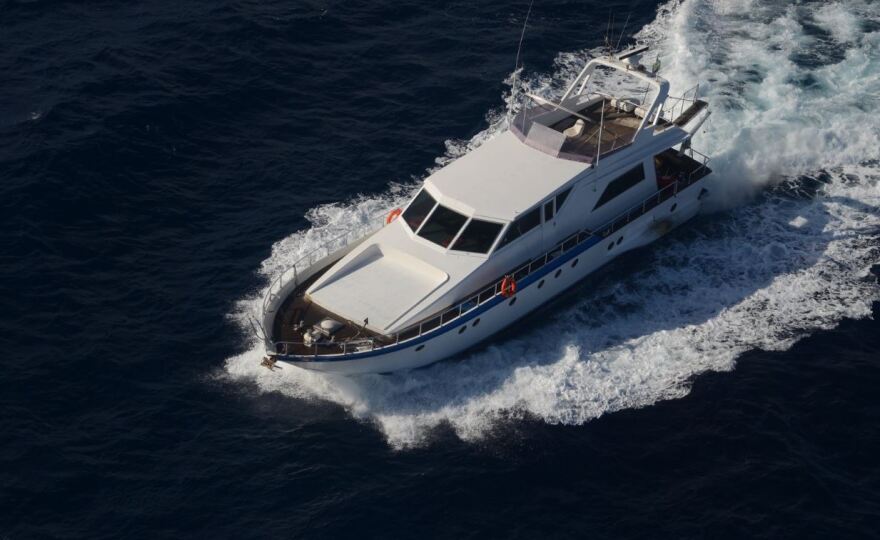 Διακινητές αποβίβασαν από θαλαμηγό 41 μετανάστες στο Πόρτο Ράφτη - Δύο συλλήψεις 