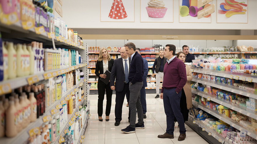 Ο Κυριάκος Μητσοτάκης έκανε αυτοψία σε σούπερ μάρκετ για τη Μόνιμη Μείωση Τιμής 