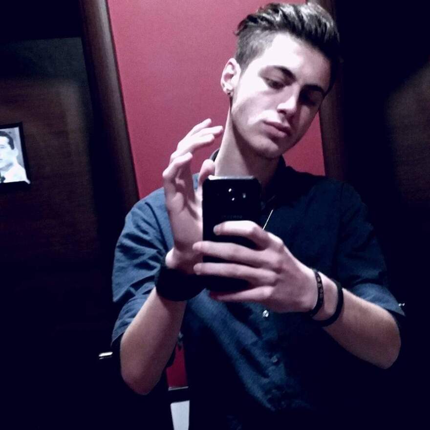 Θρήνος στην Κορινθία για τους δύο νεαρούς που σκοτώθηκαν όταν το αυτοκίνητό τους χτύπησε σε μπάρες στην Αθηνών - Κορίνθου