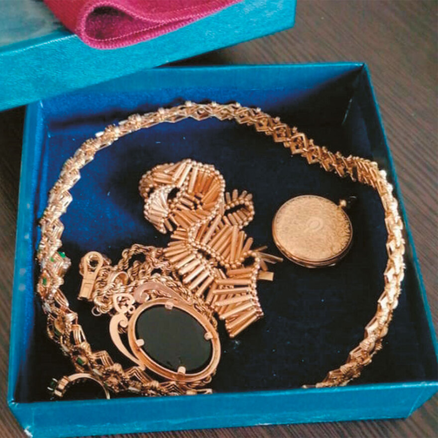 Αποκάλυψη για πατέρα Αντώνιο: Κοσμήματα και μετρητά σε χαρτοσακούλες βρίσκουν ακόμη στην «Κιβωτό»