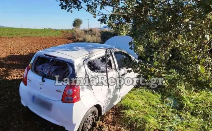 Φθιώτιδα: Αυτοκίνητο προσγειώθηκε σε χωράφι μετά από τούμπες - Τραυματίστηκε ο οδηγός