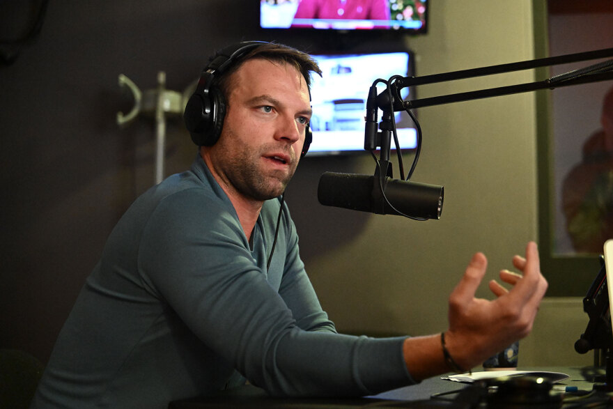 Στέφανος Κασσελάκης: Με τον σκύλο του πήγε στο «Κόκκινο» - Δείτε φωτογραφίες