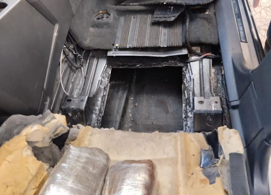 Η «Lussy» βρήκε κρύπτες με 75 κιλά κάνναβης σε Ι.Χ. στη Θεσπρωτία