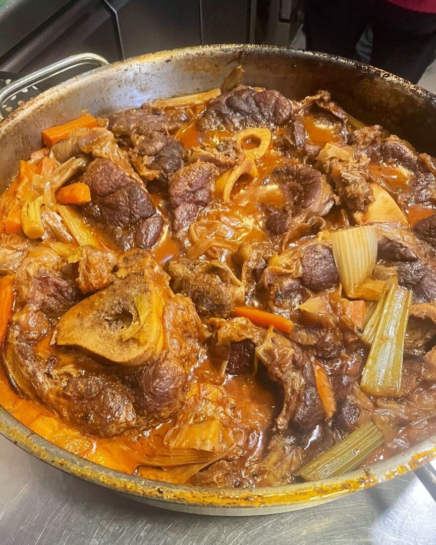 Περιβόλι στη Βάρη: Το αυθεντικό farm-to-table εστιατόριο που φέρνει τη φρεσκάδα του μποστανιού στο πιάτο μας