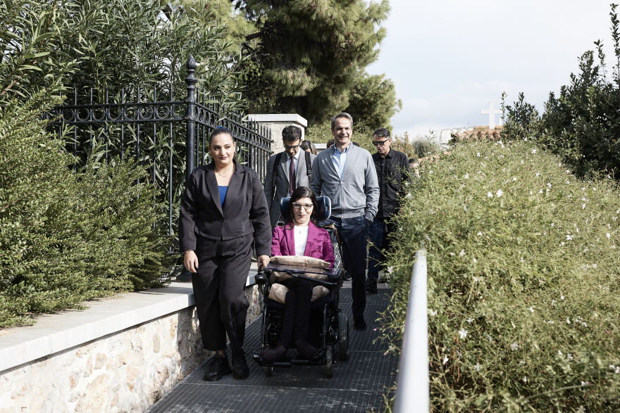 Μητσοτάκης: Ο διάλογος με ωφελούμενη του Προσωπικού Βοηθού - «Δεν θέλουμε τα ΑμεΑ να ζουν με επιδόματα» - Δείτε βίντεο 