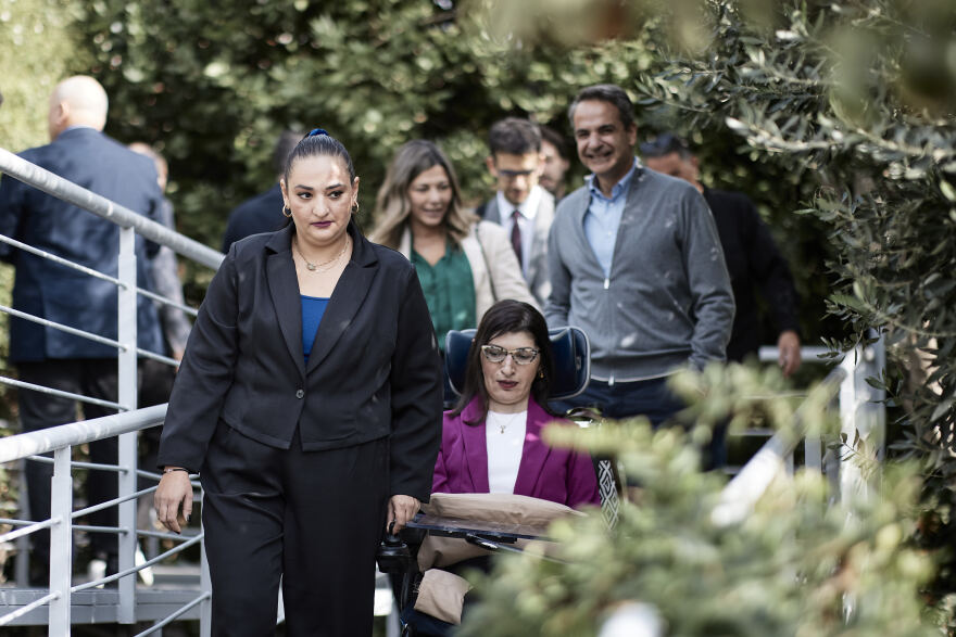 Μητσοτάκης: Ο διάλογος με ωφελούμενη του Προσωπικού Βοηθού - «Δεν θέλουμε τα ΑμεΑ να ζουν με επιδόματα» - Δείτε βίντεο 