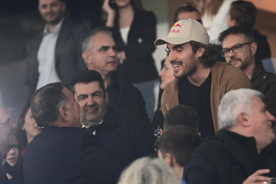 Ελλάδα - Γαλλία: Στο γήπεδο ο Στέφανος Τσιτσιπάς - Φωτογραφίες 