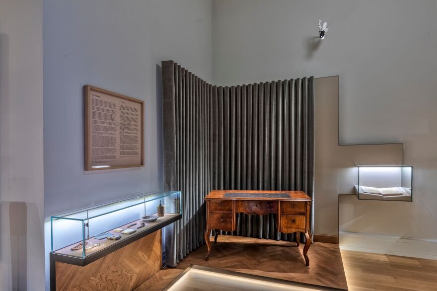 Κωνσταντίνος Καβάφης: Αυτό είναι το εντυπωσιακό νέο σπίτι του Αλεξανδρινού ποιητή στην Πλάκα - Δείτε φωτογραφίες