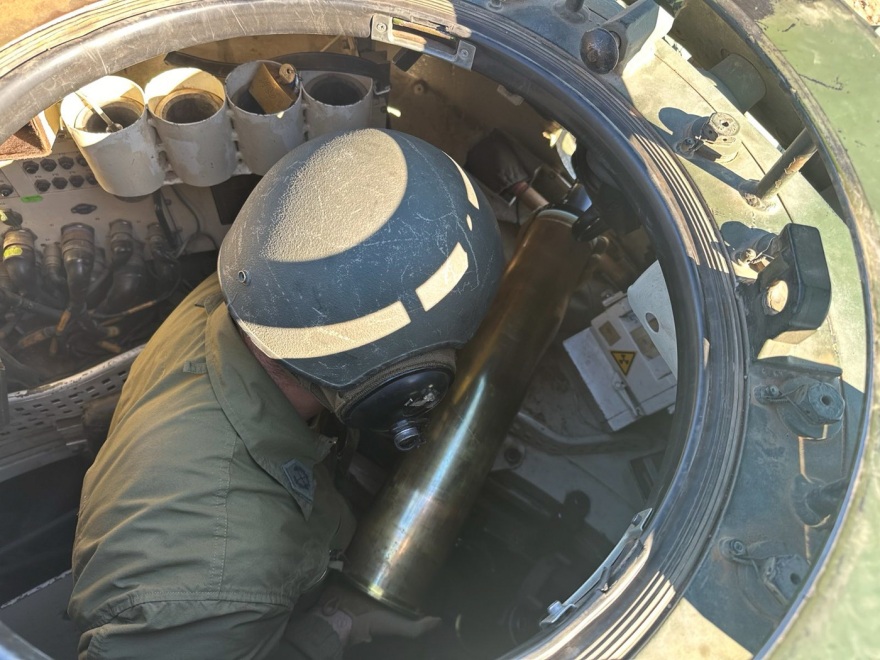 ΓΕΣ: Εντυπωσιακές εικόνες από τις βολές τεθωρακισμένων Leopard 1A5 για την εκπαίδευση Ανθυπίλαρχων