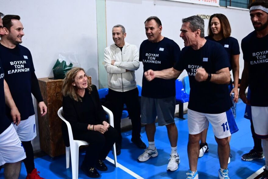 Φιλικός αγώνας μπάσκετ από βουλευτές και αστυνομικούς προς τιμήν του Γιάννη Ιωαννίδη