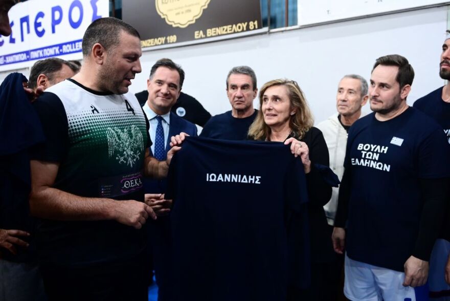 Φιλικός αγώνας μπάσκετ από βουλευτές και αστυνομικούς προς τιμήν του Γιάννη Ιωαννίδη