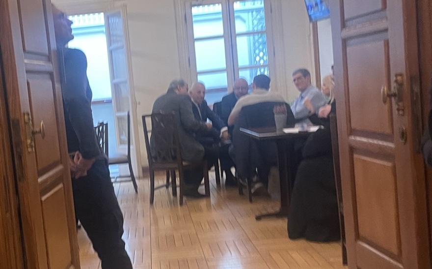 Στο καφενείο της Βουλής ο Κασσελάκης με Πολάκη, Γιαννούλη, Αποστολάκη και Τζάκρη - Δείτε φωτογραφίες