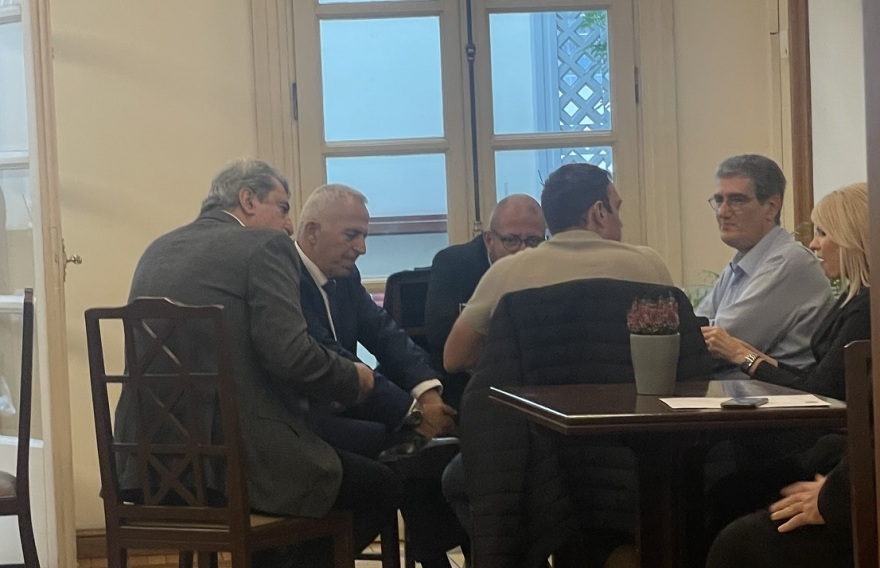 Στο καφενείο της Βουλής ο Κασσελάκης με Πολάκη, Γιαννούλη, Αποστολάκη και Τζάκρη - Δείτε φωτογραφίες