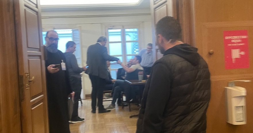 Στο καφενείο της Βουλής ο Κασσελάκης με Πολάκη, Γιαννούλη, Αποστολάκη και Τζάκρη - Δείτε φωτογραφίες