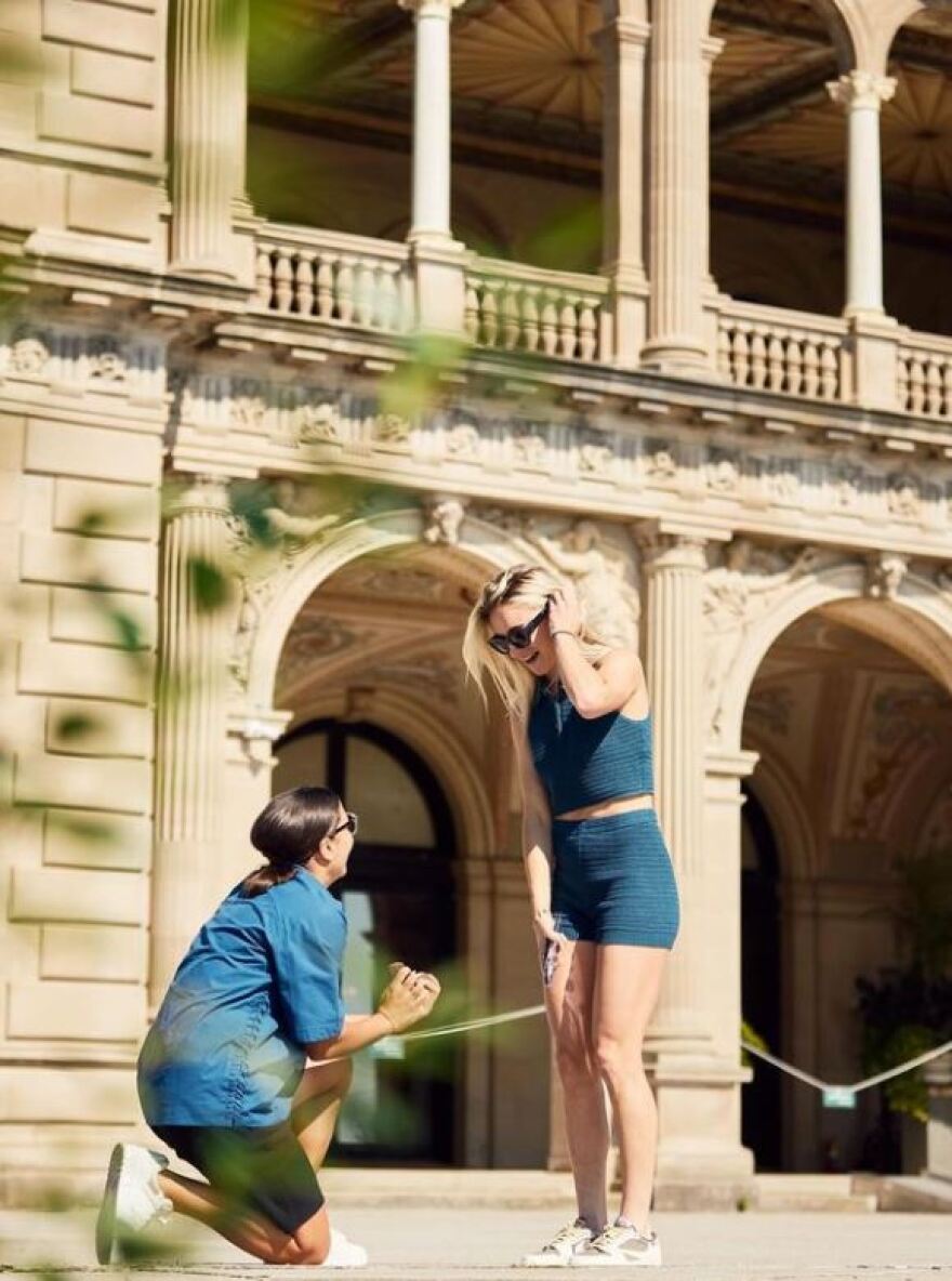 Σαμ Κερ: Απενεργοποίησε τα σχόλια στην ανάρτηση για το παιδί που περιμένει με την Κρίστι Μιούις μετά από σχόλια μίσους