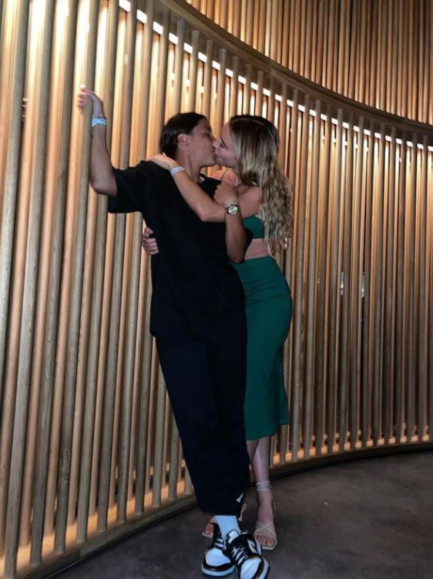 Σαμ Κερ: Έχασε την Χρυσή Μπάλα αλλά κέρδισε την καρδιά της συντρόφου της και παντρεύονται - Φωτογραφίες 