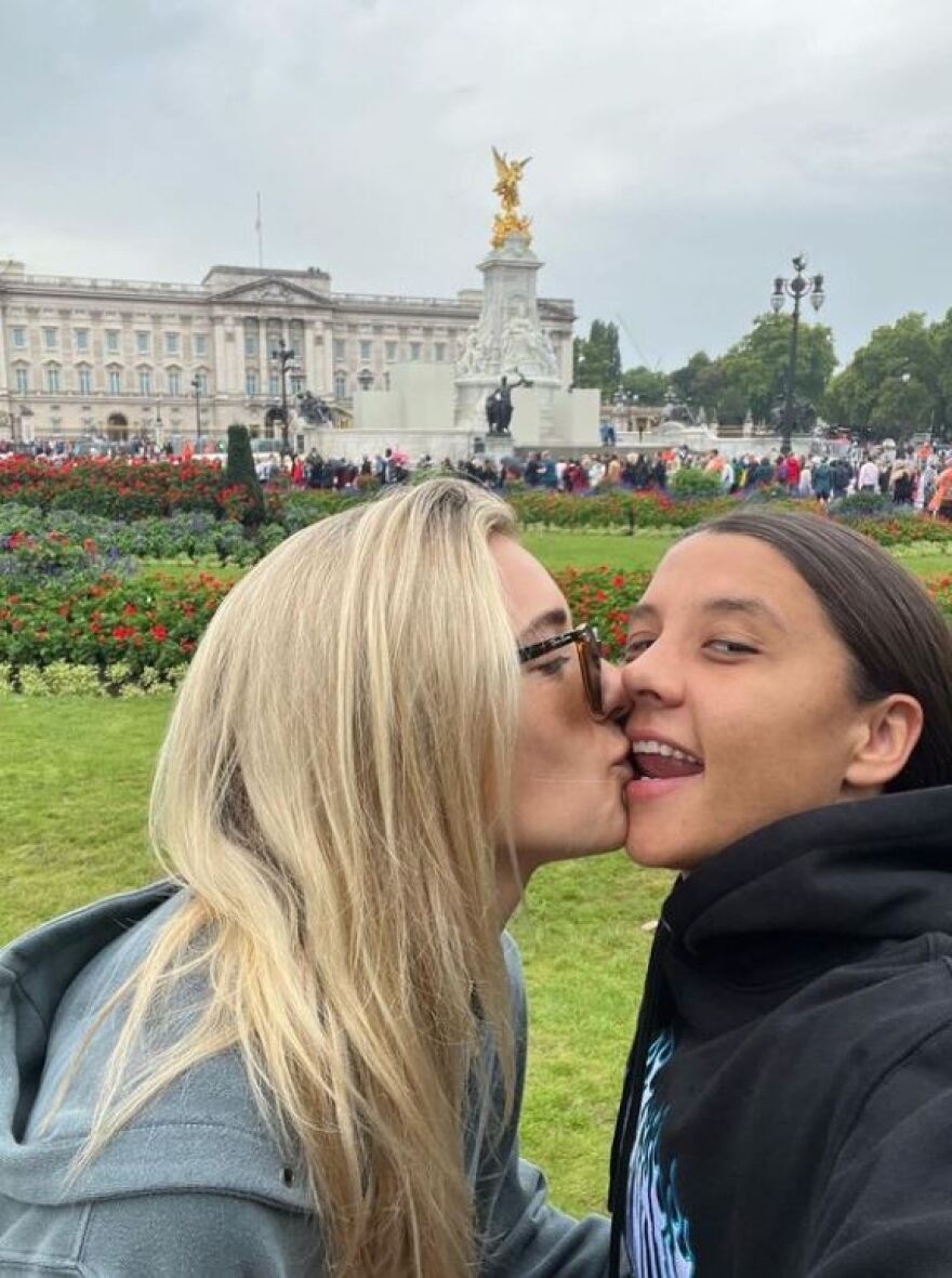 Σαμ Κερ: Έχασε την Χρυσή Μπάλα αλλά κέρδισε την καρδιά της συντρόφου της και παντρεύονται - Φωτογραφίες 