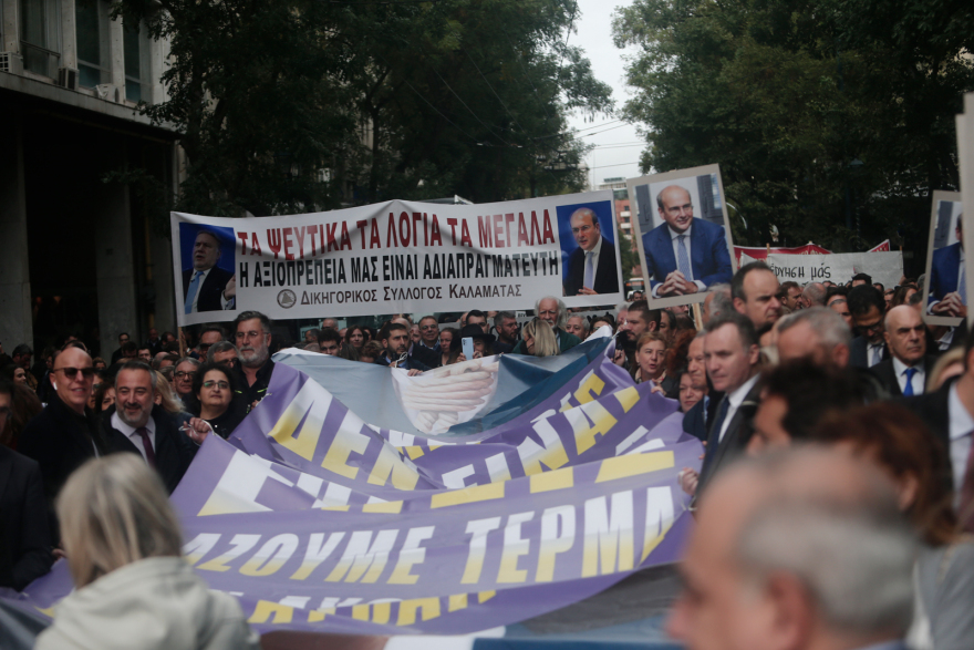 Μεγάλη η συμμετοχή των δικηγόρων στην απεργία για το φορολογικό νομοσχέδιο - Φωτογραφίες 