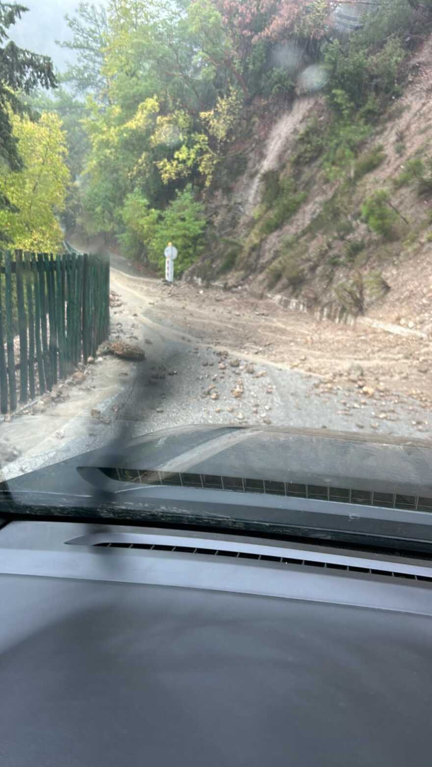 Κακοκαιρία: Κατολισθήσεις και πλημμυρισμένοι δρόμοι στη Ρόδο - Δείτε βίντεο και φωτογραφίες