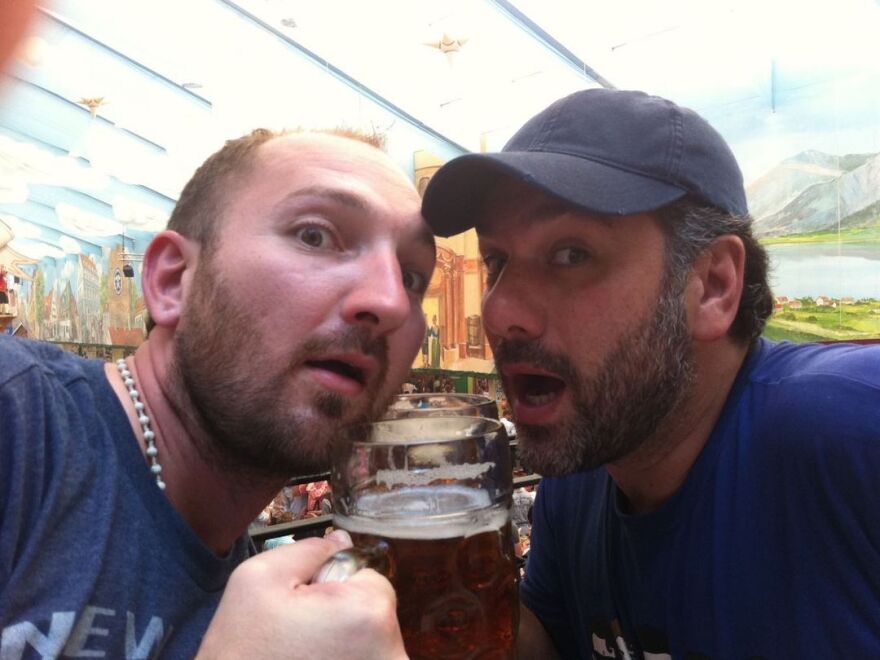 Όμορφος Κόσμος: Πέθανε ο σκηνοθέτης της εκπομπής - Το συγκινητικό αντίο του Γρηγόρη Αρναούτογλου