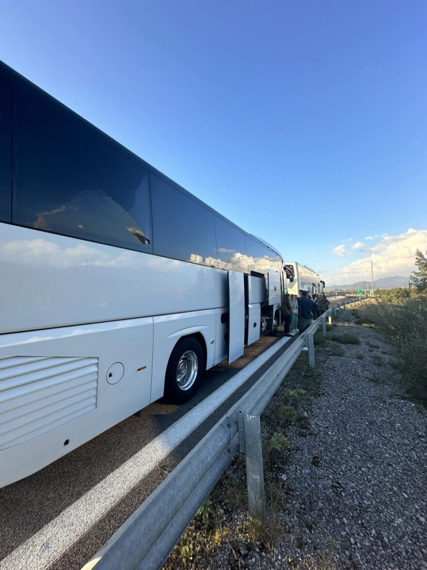 Μεσσηνία: Επίθεση σε λεωφορείο του ΚΤΕΛ γεμάτο κόσμο - Πέταξαν πέτρες κι έσπασαν τζάμια