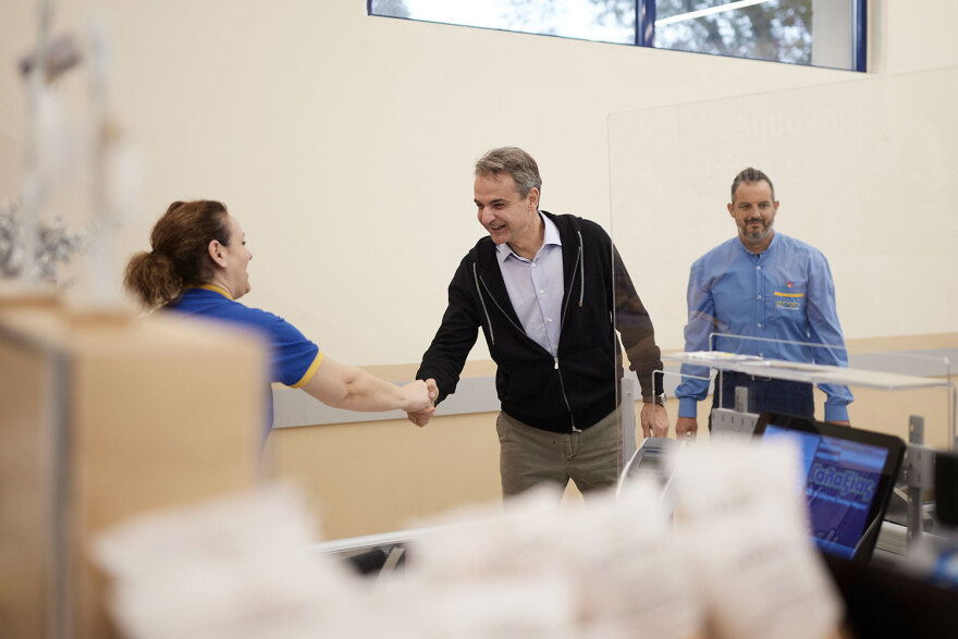 Μητσοτάκης από Καμένα Βούρλα: Όσοι αυξάνουν αδικαιολόγητα τις τιμές, θα μας βρουν απέναντι