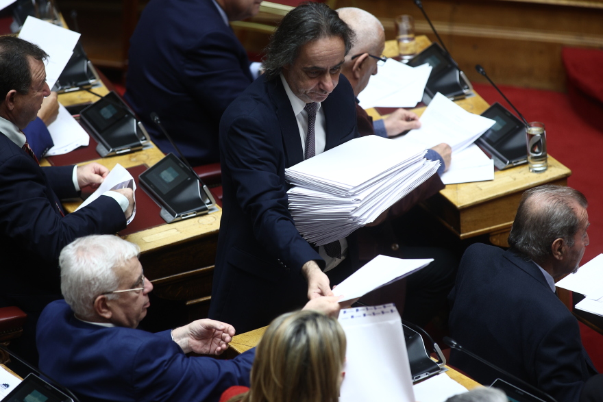 Βουλή: Σε ψηφοφορία οι προτάσεις ΣΥΡΙΖΑ - ΠΑΣΟΚ για προανακριτική επιτροπή για το δυστύχημα των Τεμπών