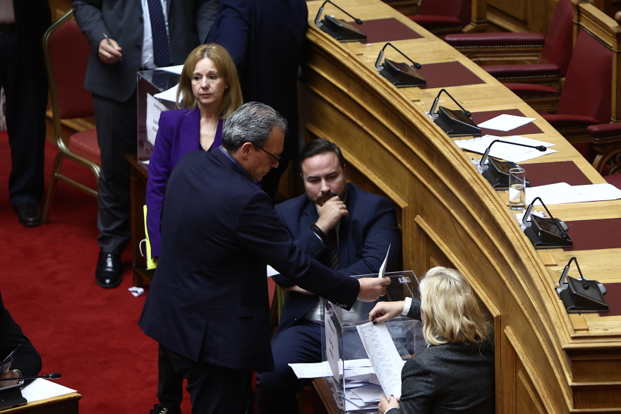 Βουλή: Σε ψηφοφορία οι προτάσεις ΣΥΡΙΖΑ - ΠΑΣΟΚ για προανακριτική επιτροπή για το δυστύχημα των Τεμπών