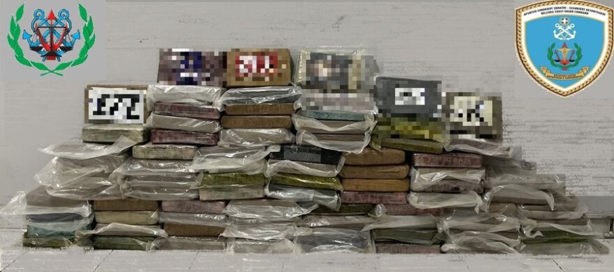 Πειραιάς: Κοντέινερ με μπανάνες έκρυβε 91 κιλά κοκαΐνης τεσσάρων εκατ. ευρώ - Δείτε βίντεο και φωτογραφίες