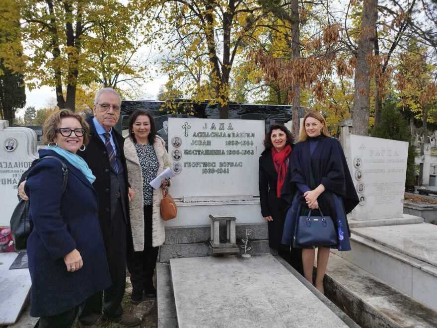 Σκόπια: Τον τάφο του «Αλέξη Ζορμπά» επισκέφθηκαν φίλοι του Νίκου Καζαντζάκη από την Ελλάδα, την Ιαπωνία κι άλλες χώρες