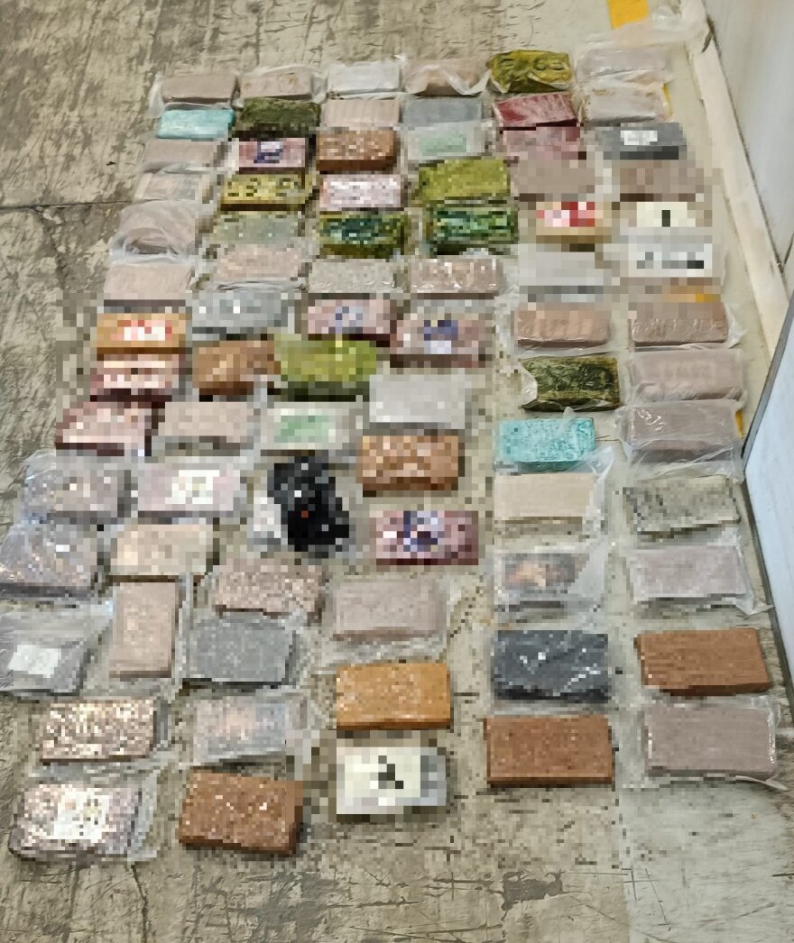 Πειραιάς: Κοντέινερ με μπανάνες έκρυβε 91 κιλά κοκαΐνης τεσσάρων εκατ. ευρώ - Δείτε βίντεο και φωτογραφίες