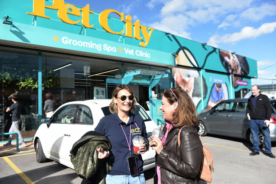 Ημέρα Υιοθεσίας Pet City: Πάνω από 100 σκυλάκια έχουν βρει τις παντοτινές τους οικογένειες