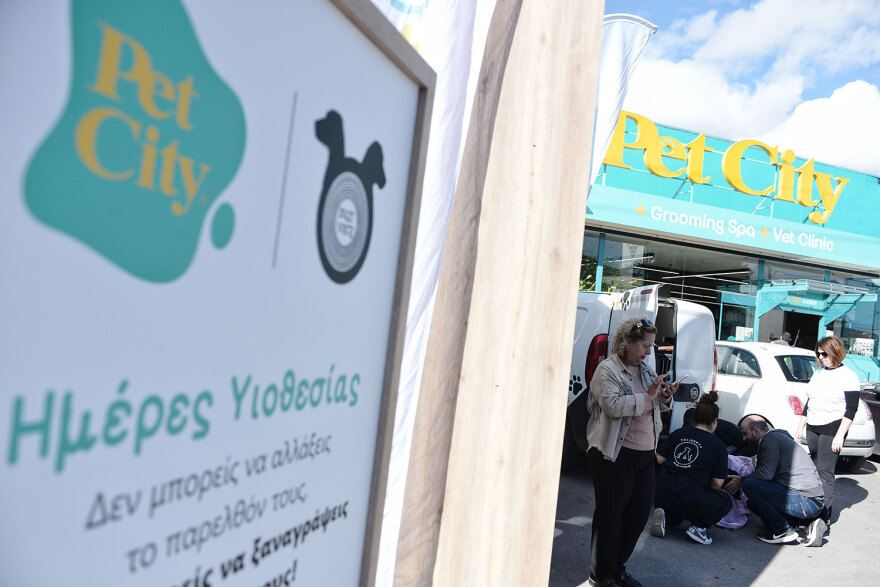 Ημέρα Υιοθεσίας Pet City: Πάνω από 100 σκυλάκια έχουν βρει τις παντοτινές τους οικογένειες