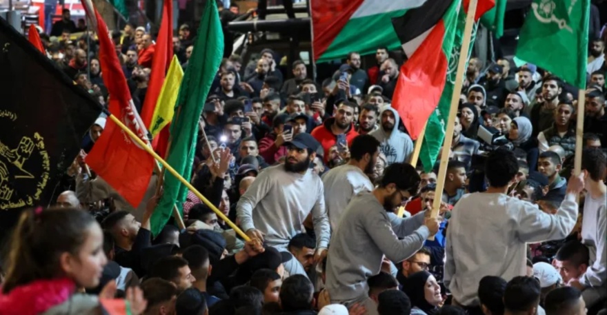 Πόλεμος στο Ισραήλ: Θερμή υποδοχή στους Παλαιστίνιους που απελευθερώθηκαν - Δείτε βίντεο