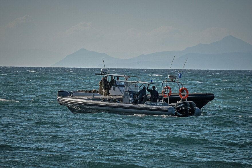 Ναυάγιο στη Λέσβο: Η στιγμή που το «Raptor» βυθίζεται - Δείτε σοκαριστικό βίντεο