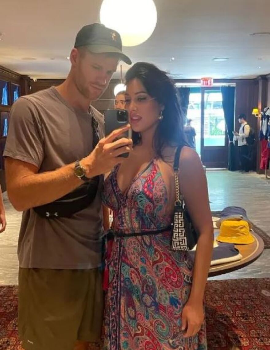 Θα το πάρει το κορίτσι ο Θωμάς - Η Εστρέλα Νούρι έτοιμη να παντρευτεί τον Γουόκαπ 