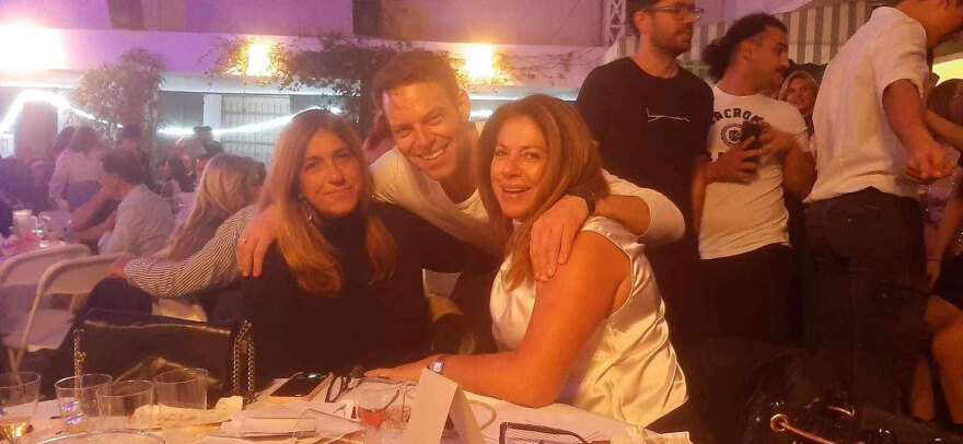 Στέφανος Κασσελάκης: «Εσύ είσαι σαν φωτομοντέλο, γιατί ασχολείσαι με την πολιτική» του είπαν στις Σπέτσες - Δείτε φωτογραφίες