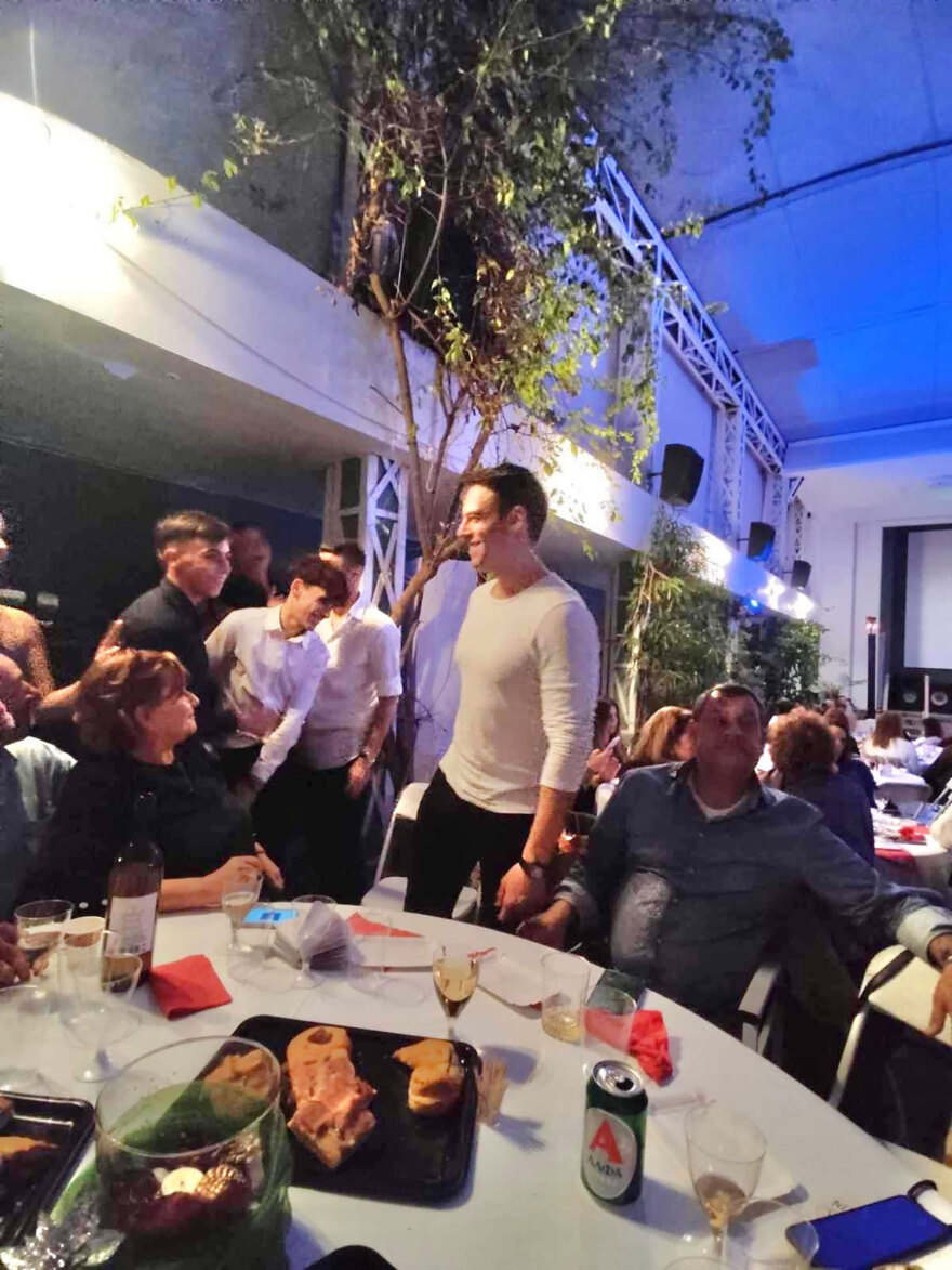 Στέφανος Κασσελάκης: «Εσύ είσαι σαν φωτομοντέλο, γιατί ασχολείσαι με την πολιτική» του είπαν στις Σπέτσες - Δείτε φωτογραφίες