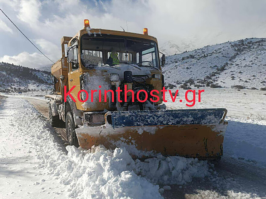 Στα λευκά η ορεινή Κορινθία - Τους 20 πόντους έφτασε το χιόνι