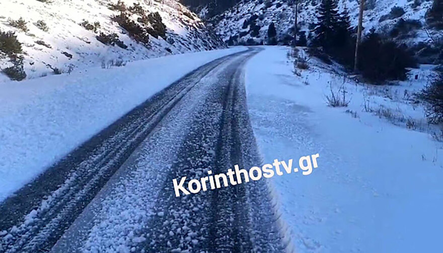 Στα λευκά η ορεινή Κορινθία - Τους 20 πόντους έφτασε το χιόνι