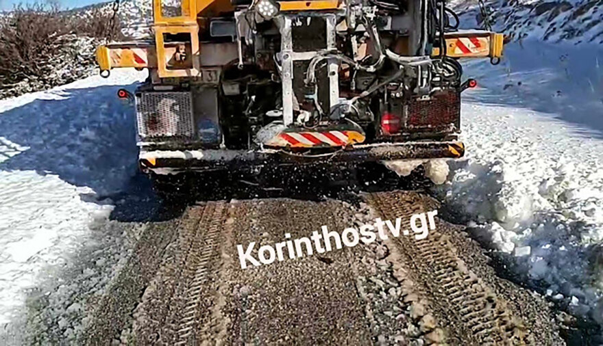 Στα λευκά η ορεινή Κορινθία - Τους 20 πόντους έφτασε το χιόνι