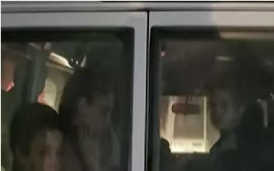 Πόλεμος στο Ισραήλ: Απελευθερώθηκε η 3η ομάδα ομήρων από τη Χαμάς - Τους παρέδωσαν στον Ερυθρό Σταυρό