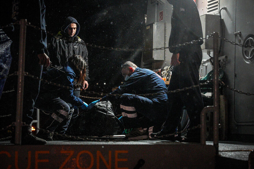 Ναυάγιο στη Λέσβο: Η στιγμή που το «Raptor» βυθίζεται - Δείτε σοκαριστικό βίντεο