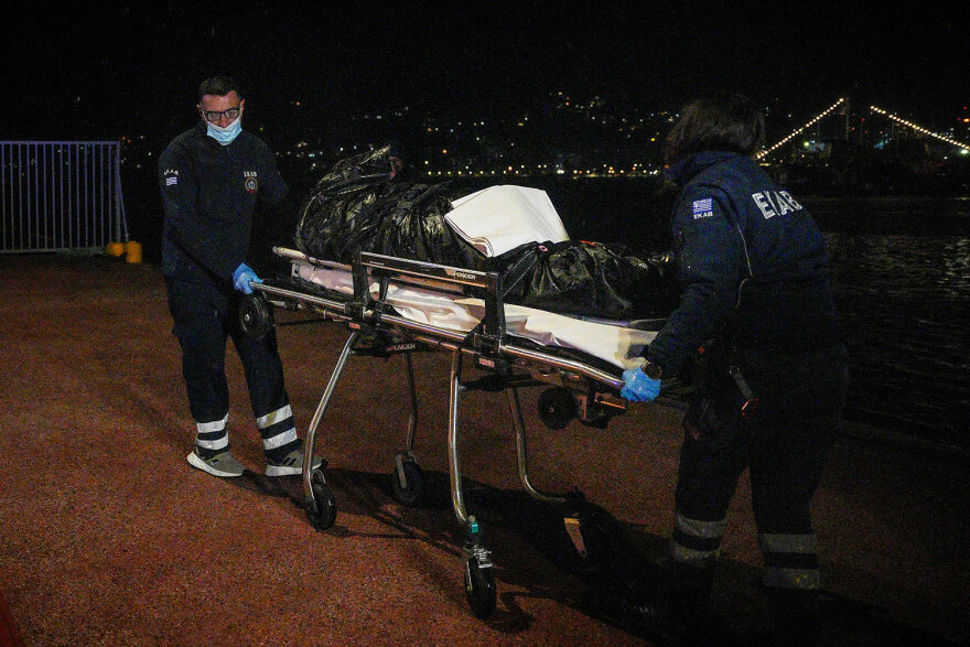 Ναυάγιο στη Λέσβο: Η στιγμή που το «Raptor» βυθίζεται - Δείτε σοκαριστικό βίντεο