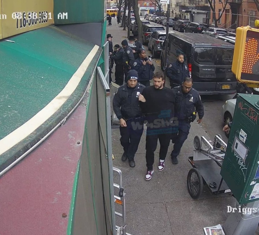 Βίντεο: Η στιγμή που Ελληνοκύπριος κλέβει εβραϊκή συναγωγή στο Μπρούκλιν και συλλαμβάνεται 