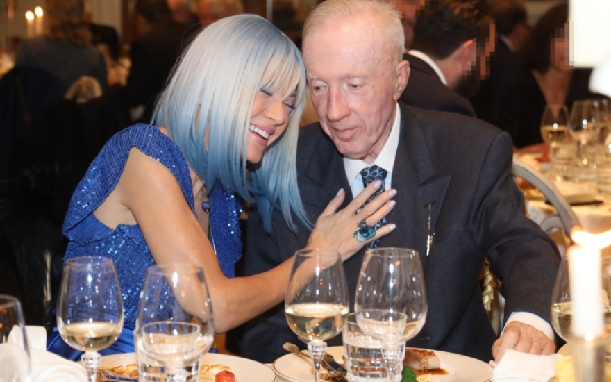 Κωνσταντίνος Πλεύρης: Τα φιλιά με την Τζόρτζια Σιακαβάρα σε φιλανθρωπικό gala - Δείτε φωτογραφίες