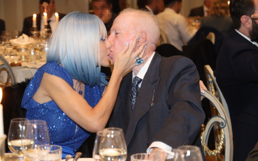 Κωνσταντίνος Πλεύρης: Τα φιλιά με την Τζόρτζια Σιακαβάρα σε φιλανθρωπικό gala - Δείτε φωτογραφίες