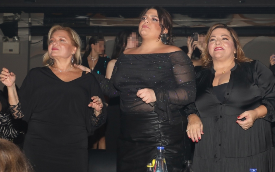 Δανάη Μπάρκα: Με τη Βίκυ Σταυροπούλου και τη Μαρία Καβογιάννη στα μπουζούκια - Δείτε φωτογραφίες