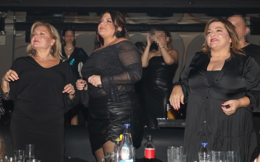 Δανάη Μπάρκα: Με τη Βίκυ Σταυροπούλου και τη Μαρία Καβογιάννη στα μπουζούκια - Δείτε φωτογραφίες